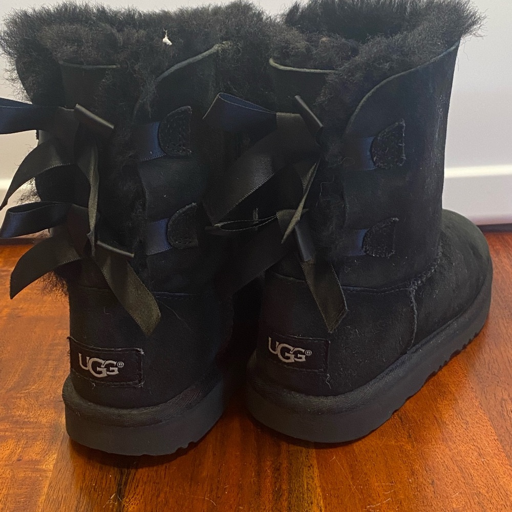 UGG Girls Boot Size 1 - Black - Bailey Bow II